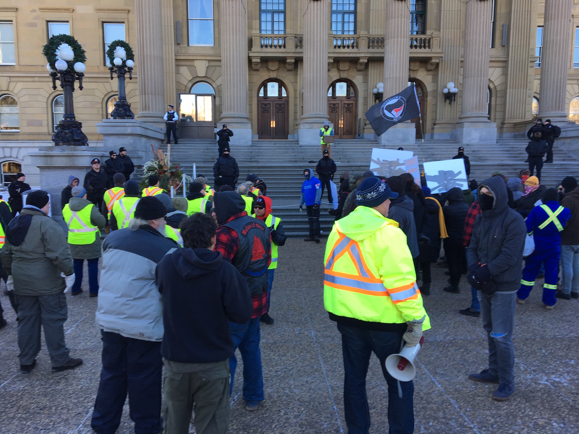 Edmonton Police Respond As ‘yellow Vest’ Rally, Counter-protest Turns ...