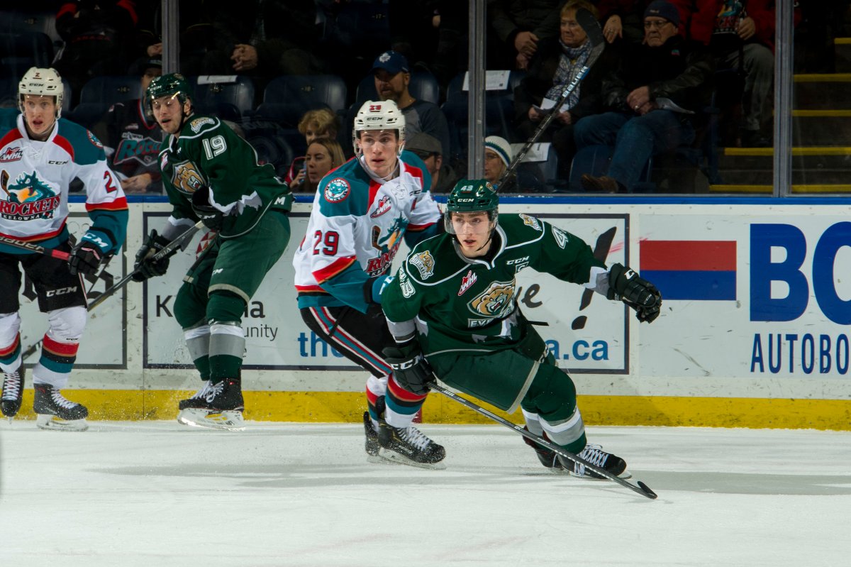 KELOWNA, CANADA - JANUARY 9:  Nolan Foote #29 of the Kelowna Rockets back checks Connor Dewar #43 of the Everett Silvertips during first period on January 9, 2019 at Prospera Place in Kelowna, British Columbia, Canada.  (Photo by Marissa Baecker/Shoot the Breeze).