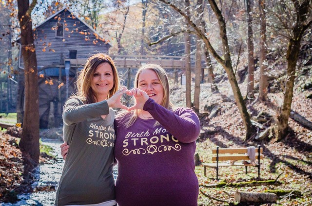 Laura Trayte (L) and Elizabeth Jones (R) during their photo shoot. Photo provided by Laura Trayte.