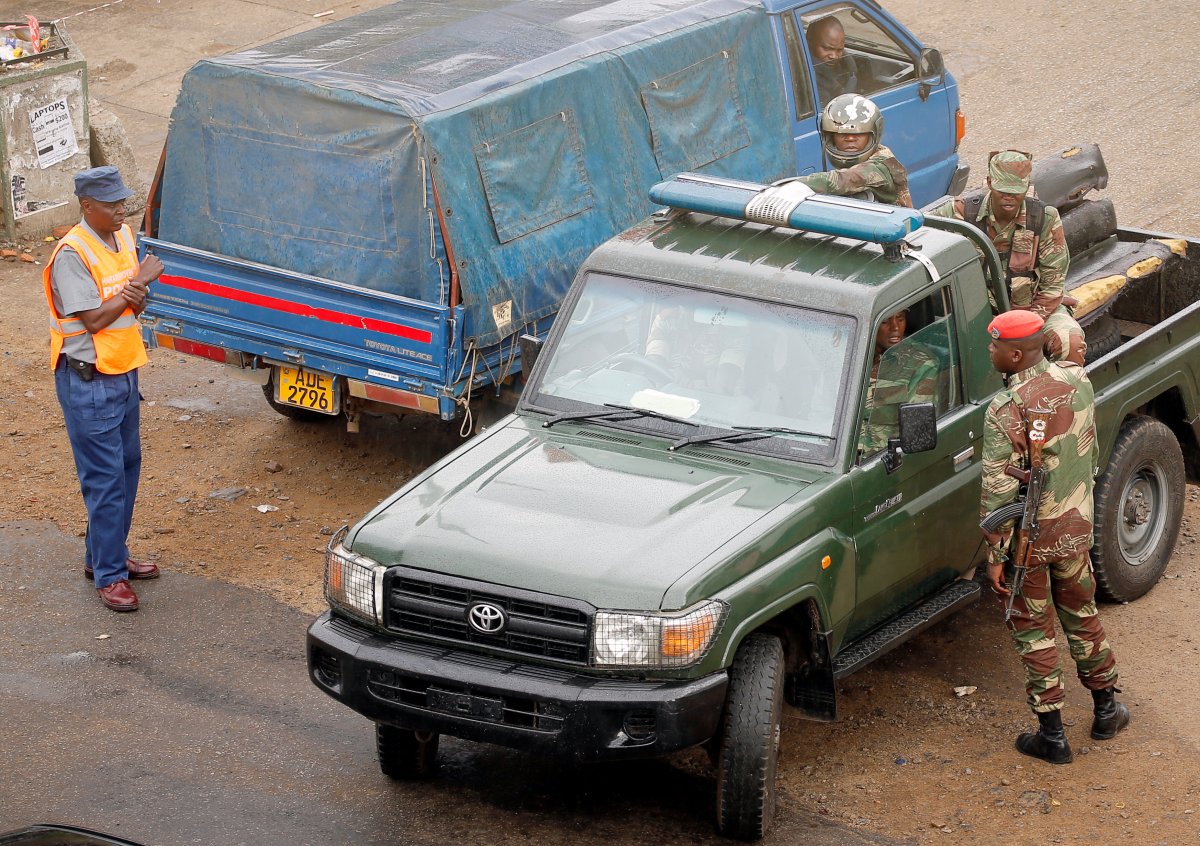 Soldiers and police direct motorists as they queue for petrol in Harare, Zimbabwe, January 22, 2019. 