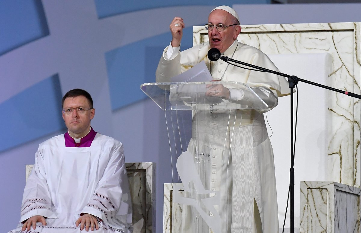 Pope Francis (R) speaks during the evening vigil with pilgrims at the World Youth Day (WYD) in the Campo San Juan Pablo II-Metro Park in Panama City, Panama, 26 January 2019.