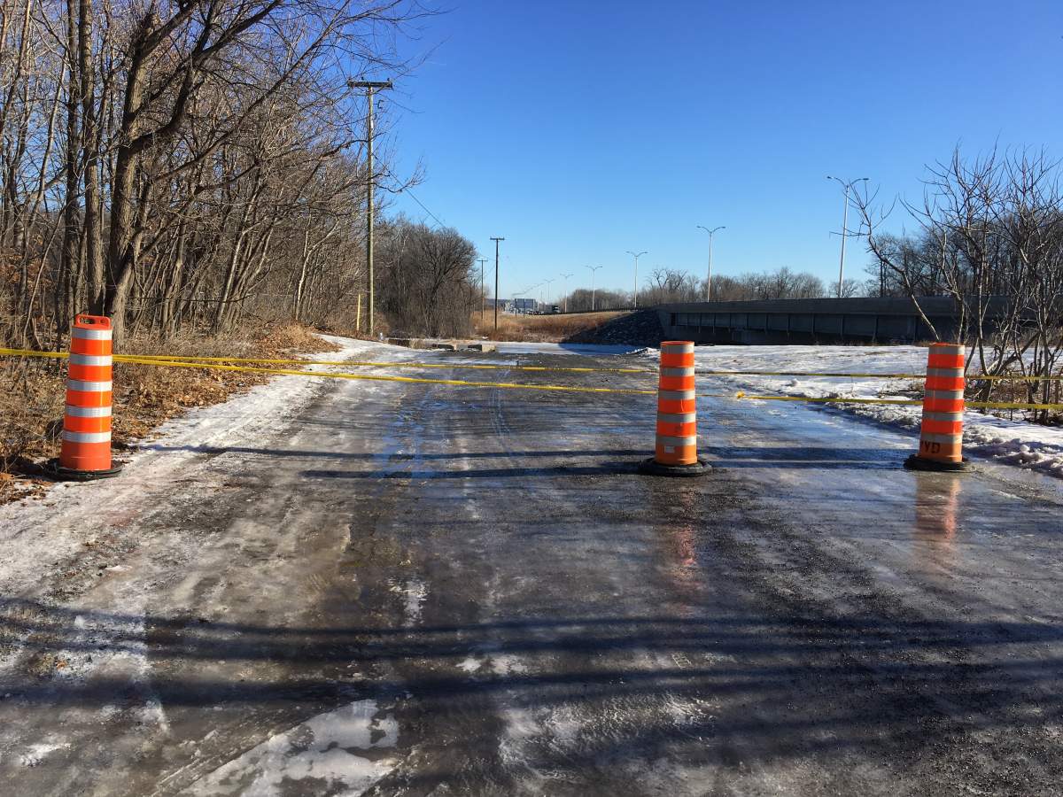 A couple escaped from their car after it sank into the Lac des Deux Montagnes.