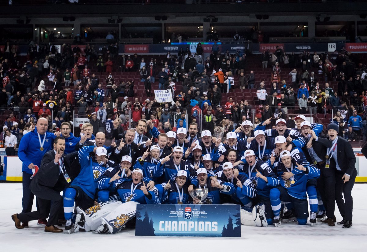 Finland players pose for a group photograph after defeating the United States in the gold medal game at the IIHF world junior hockey championship in Vancouver, on Saturday January 5, 2019. THE CANADIAN PRESS/Darryl Dyck.