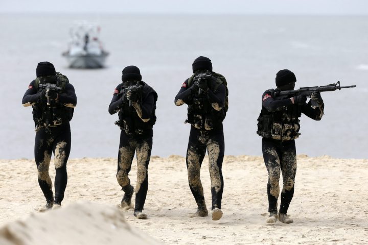Taiwan army ‘frogmen’ marines manoeuvre during a military drill in Kinmen county, Taiwan’s offshore island, Jan. 26, 2016.