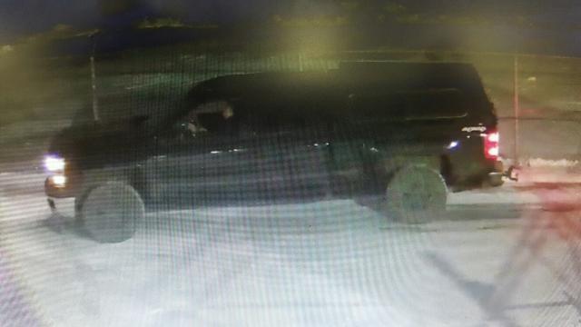 Police are seeking to identify two suspects in connection with a theft investigation in Barrie. 