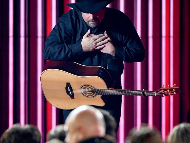 Garth Brooks performs onstage during the 52nd annual CMA Awards at the Bridgestone Arena on Nov. 14, 2018 in Nashville, Tenn.