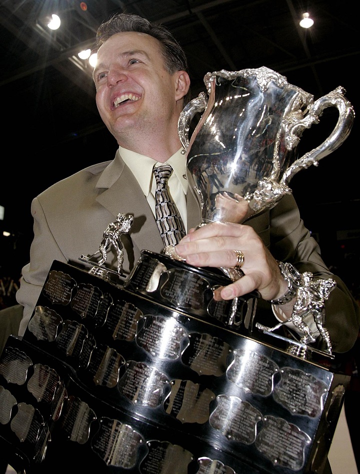 Marc Habscheid holds the Memorial Cup after Kelowna defeated Gatineau 2-1 for the 2004 Memorial Cup.