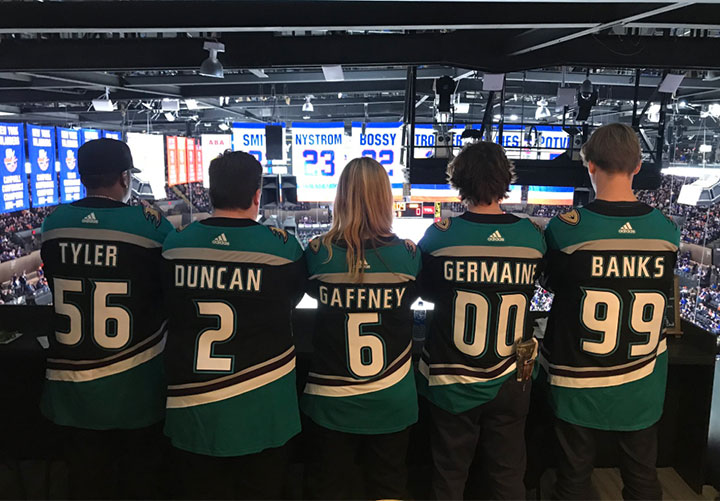 Several original cast members of the Mighty Ducks trilogy brought back some 1990s nostalgia when they reunited at an Anaheim Ducks game in New York.