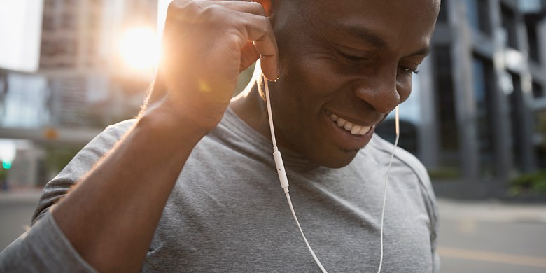 Weekly survey: Headphones or earbuds?