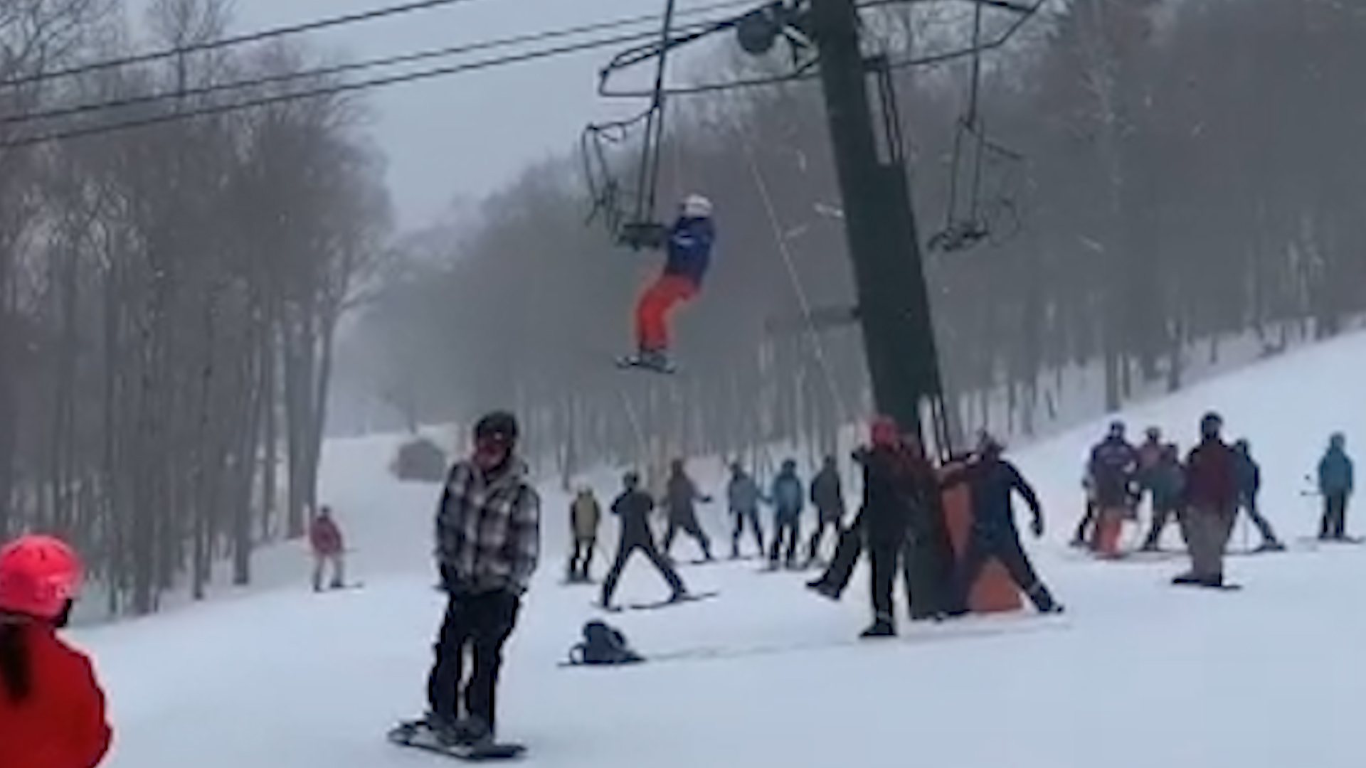 More Than 150 People Evacuated From Stuck Chairlift At Vermont Ski Resort National Globalnews Ca