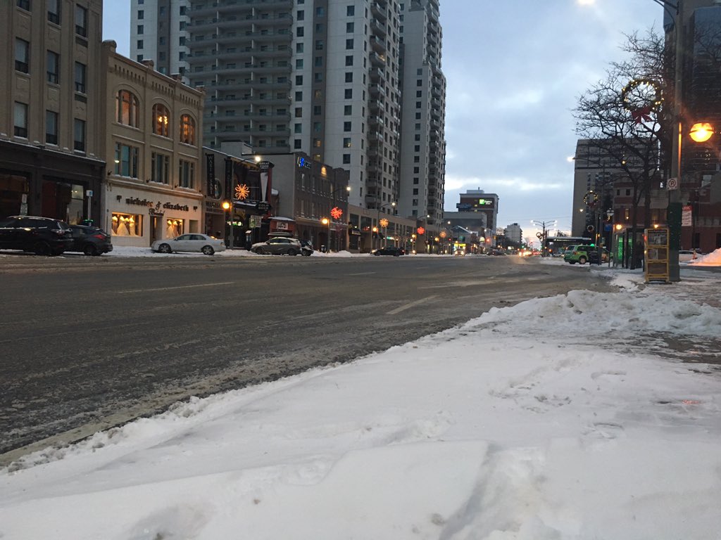 Environment Canada says between 10-15 cm of snow fell overnight, and another 5 cm could come by mid-morning. In London's downtown core, roads are slushy but not snow-covered on January 10, 2019.  