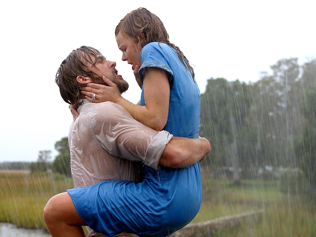 (L-R) Ryan Gosling and Rachel McAdams in the film adaptation of ‘The Notebook’ (2004).