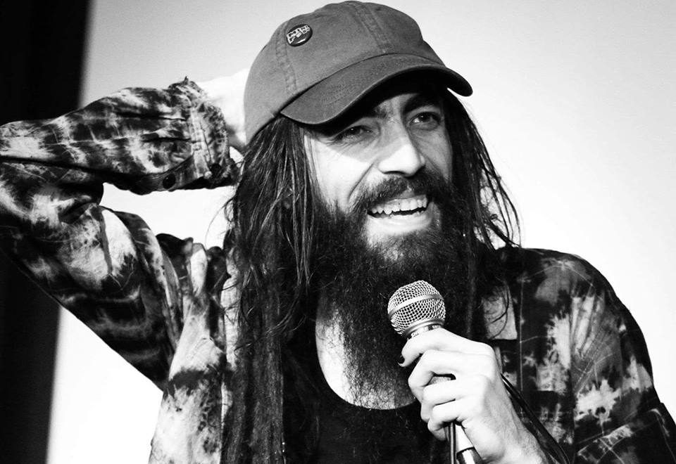 Comedian Zach Poitras has been excluded from a show at the Coop les Récoltes because of his hairstyle.