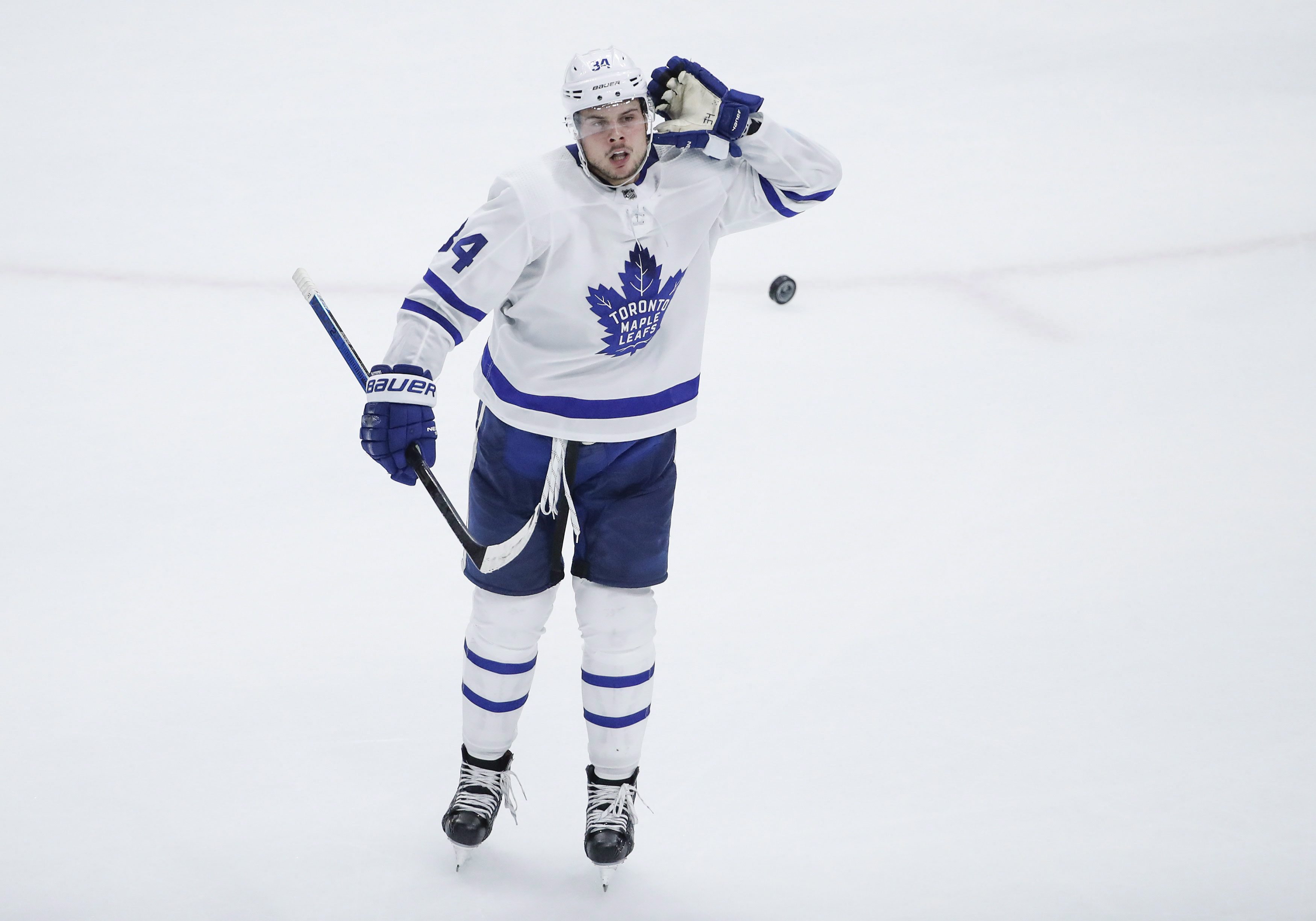 Maple Leafs sign Kasperi Kapanen to three-year extension