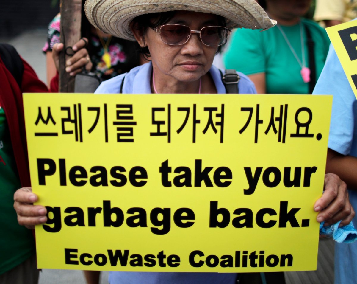  A member of environmental advocate group 'Ecowaste Coalition' joins a demonstration in front of the South Korean embassy in Manila, Philippines, 15 November 2018. 