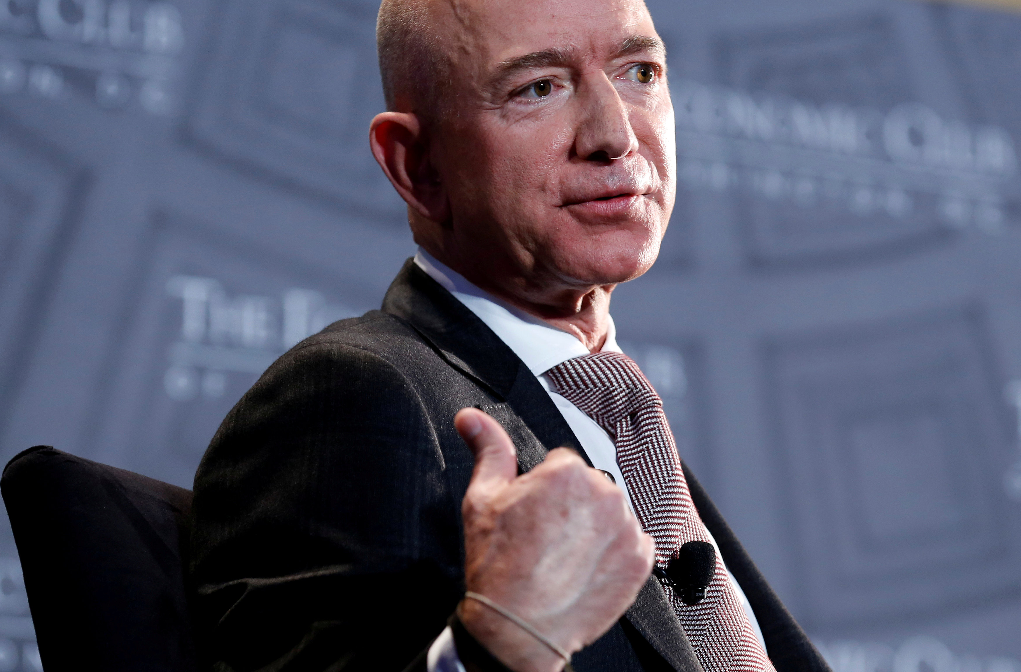 bezos enquirer blackmail roberts billionaires altman fuels fossil konzern versteuert aandeel miljarden verdient rijkste bleibe unternehmer regt angaben steuervermeidung endlich
