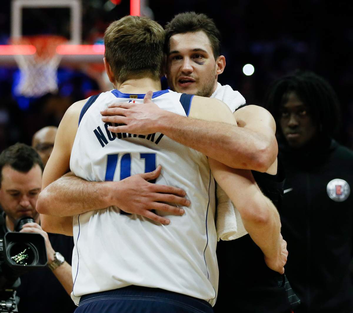 Los Angeles Clippers forward Danilo Gallinari, right, congratulates Dallas Mavericks forward Dirk Nowitzki, for playing in his last game against the Clippers during the second half of an NBA basketball game, to honour Nowitzki, in Los Angeles, Monday, Feb. 25, 2019. (AP Photo/Alex Gallardo)