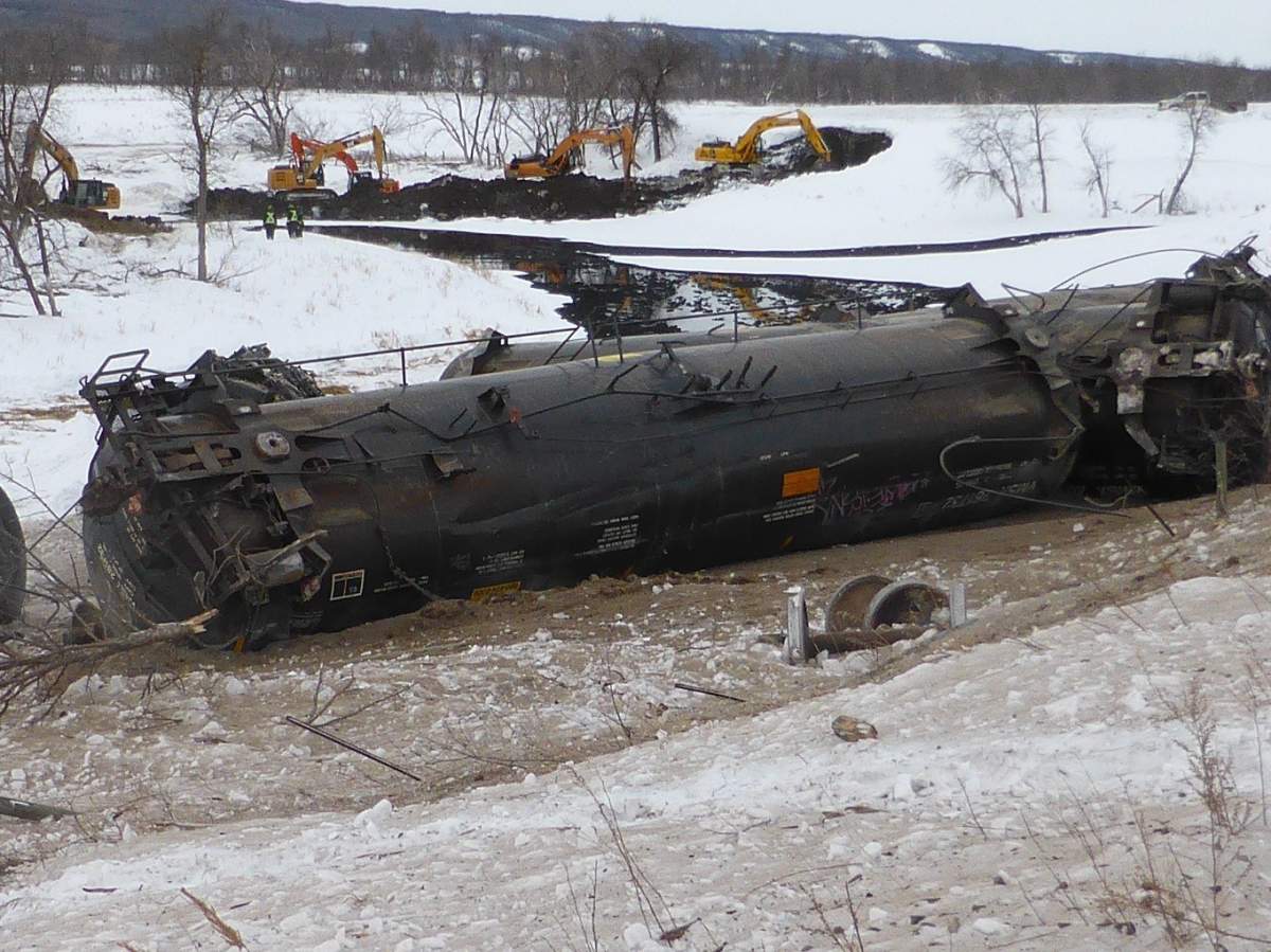The derailment covered a distance of 300 to 400 ft., according to the TSB.
