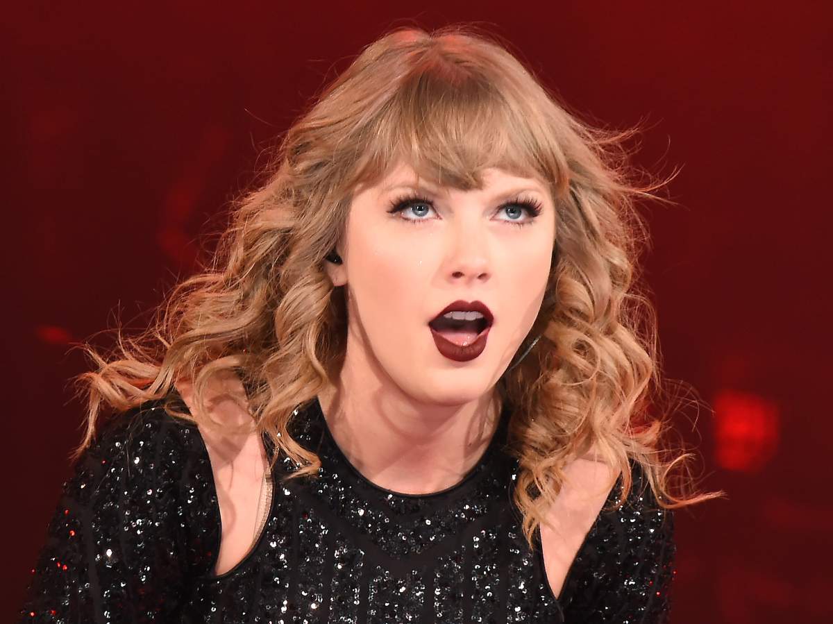 Taylor Swift performing live in 2018.