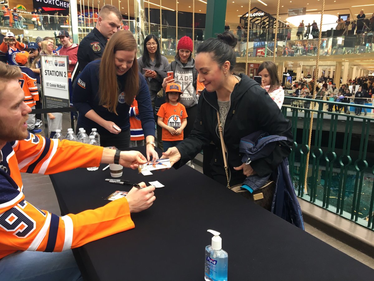 Oilers to hold autograph session at West Edmonton Mall on Thursday