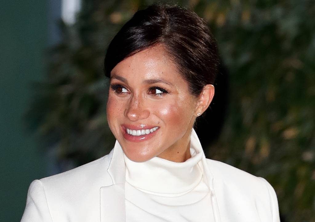 Beyoncé and Jay-Z accepted their 2019 BRIT Awards honor in front of a painting of Meghan Markle.