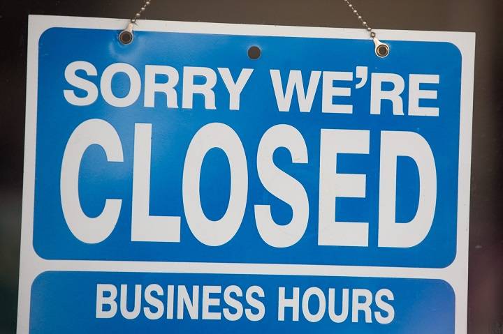 A closed sign on a storefront.