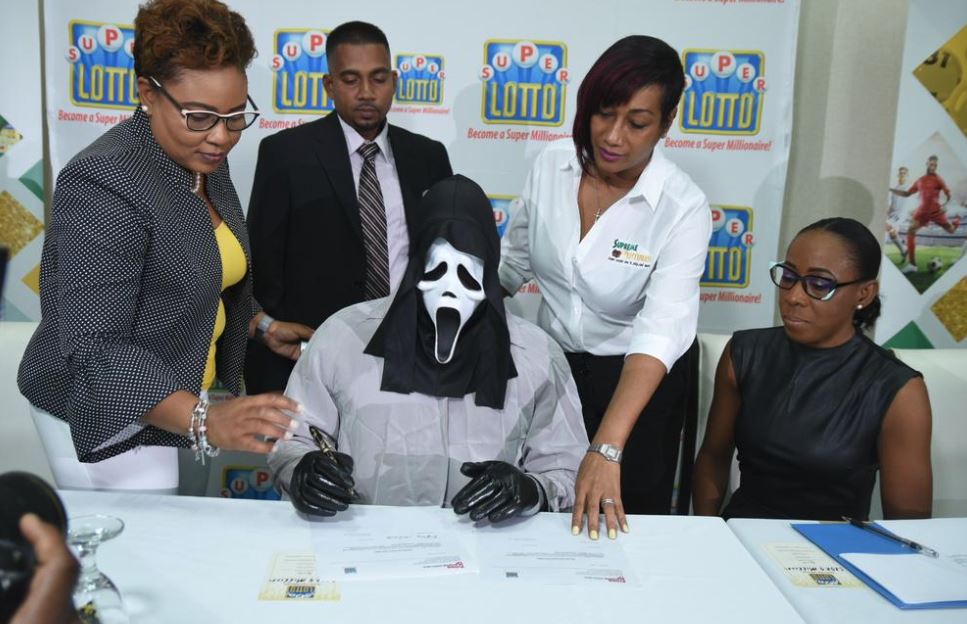 Lottery winner wears ‘Scream’ mask to hide identity after hitting $1.5M jackpot - image