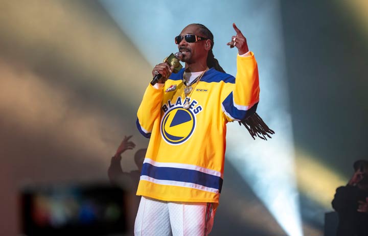NHL - The Professor of Pucks rocking the Vegas Golden Knights jersey. 👀  (📷 Snoop Dogg)