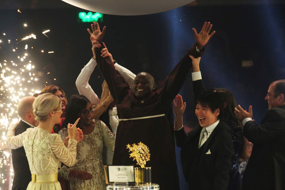Kenyan teacher Peter Tabichi, centre, reacts after winning the $1 million Global Teacher Prize in Dubai, United Arab Emirates, Sunday, March 24, 2019.