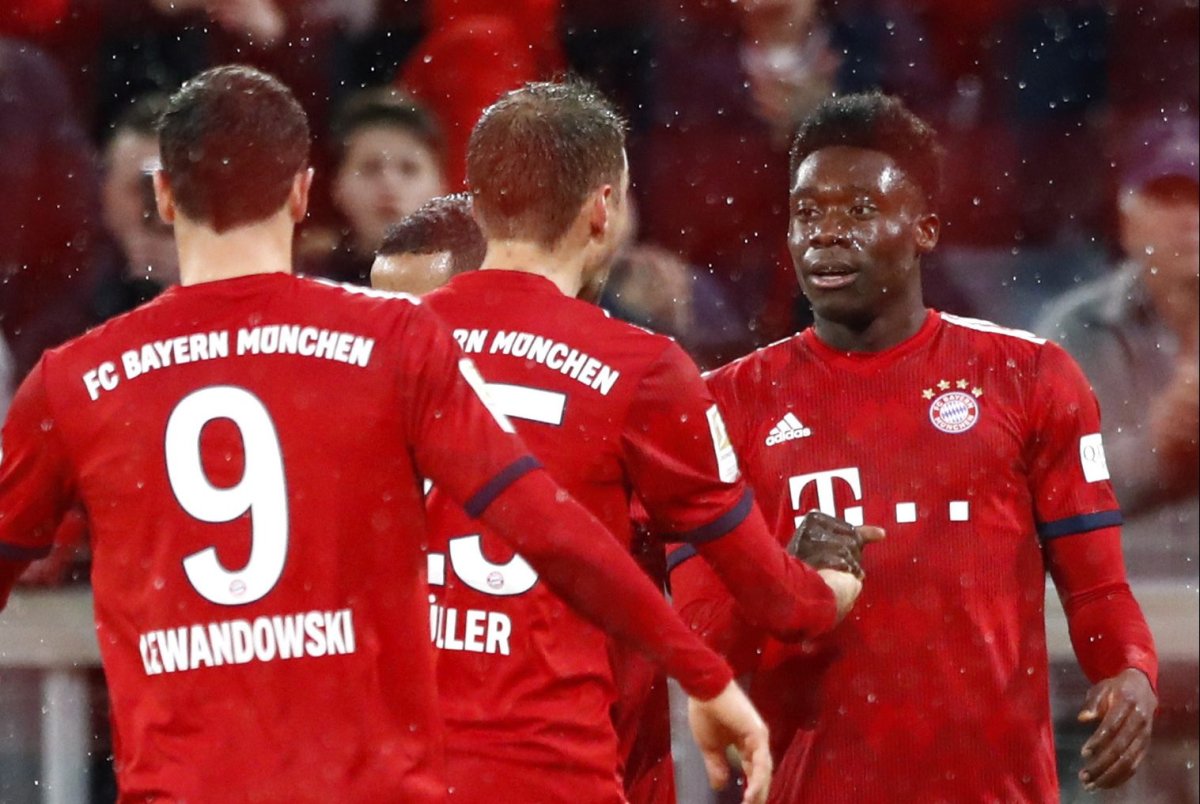 Bayern's Alphonso Davies, right, celebrates after scoring his side's sixth goal during the German Bundesliga soccer match between FC Bayern Munich and 1. FSV Mainz 05 in Munich, Germany, Sunday, March 17, 2019. 
