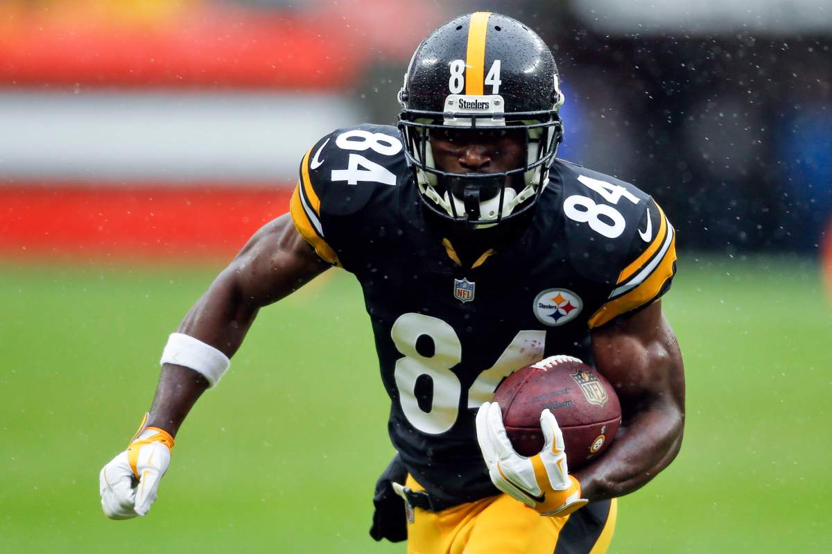 Pittsburgh Steelers receiver Antonio Brown runs the ball against the Cleveland Browns during the first half of an NFL football game in Cleveland on Sept. 8, 2018.