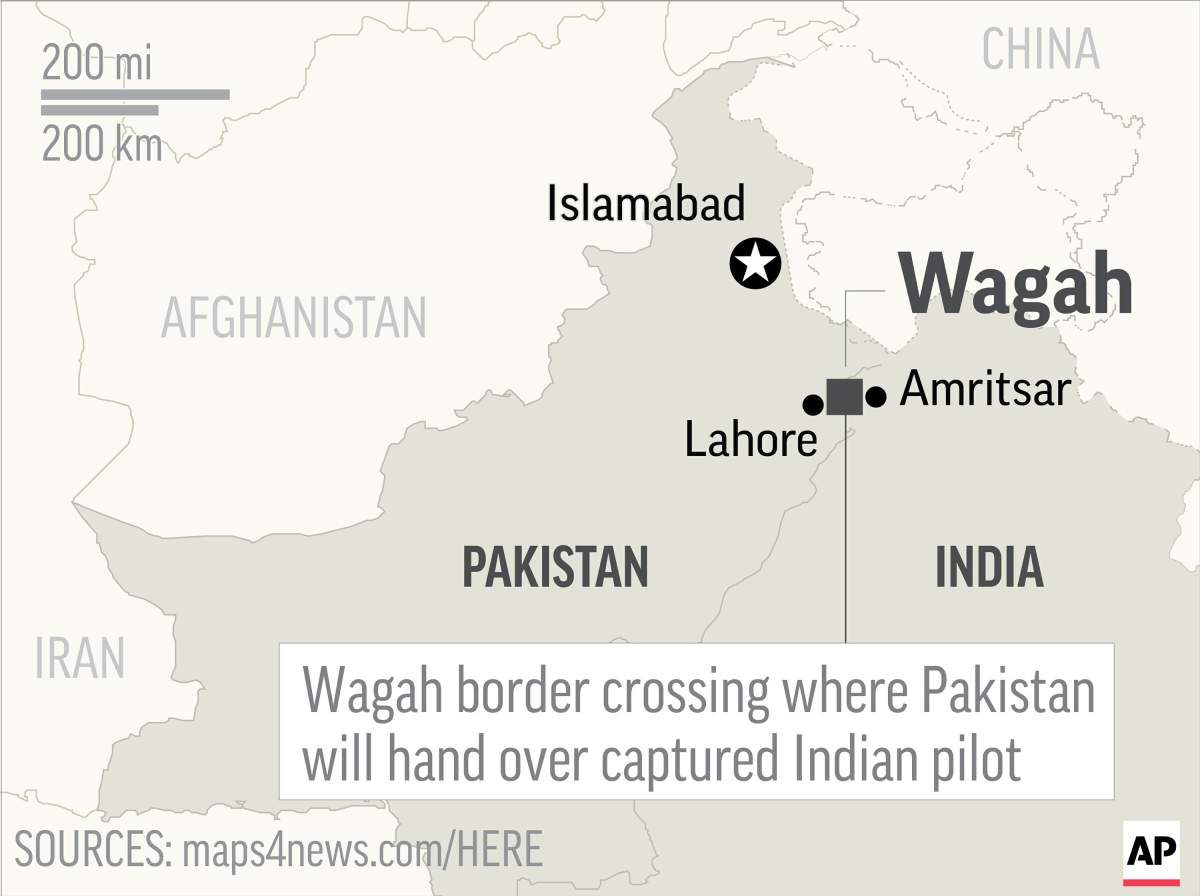 Map locates Wagah border crossing between Pakistan and India, where Pakistan will hand over captured Indian pilot.
