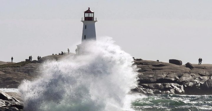 Части от Атлантическа Канада са изправени пред мощни ветрове и
