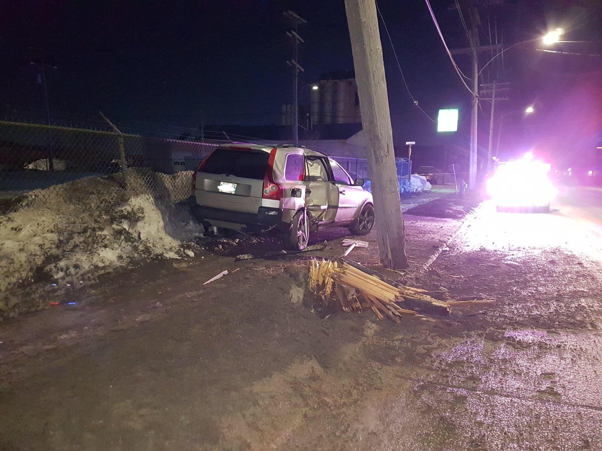 Car drives into pole on Marion St.