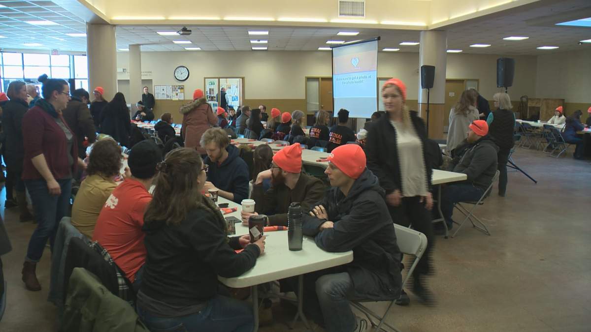 Fundraising participants write notes of encouragement at Hope Mission Saturday.