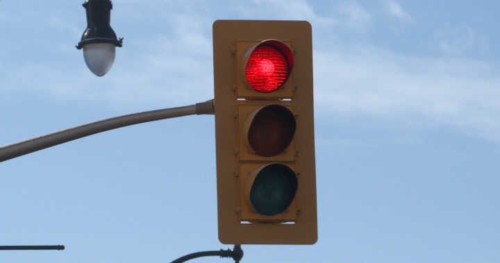 Програмата за безопасност на червен светофар на Regina се разширява, за да се съсредоточи върху поведението на водача