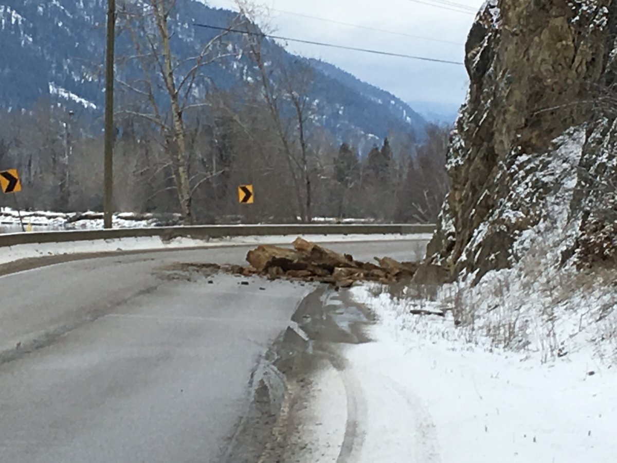 Boulders cover the northbound lane of the highway between Mara and Grindrod. 
