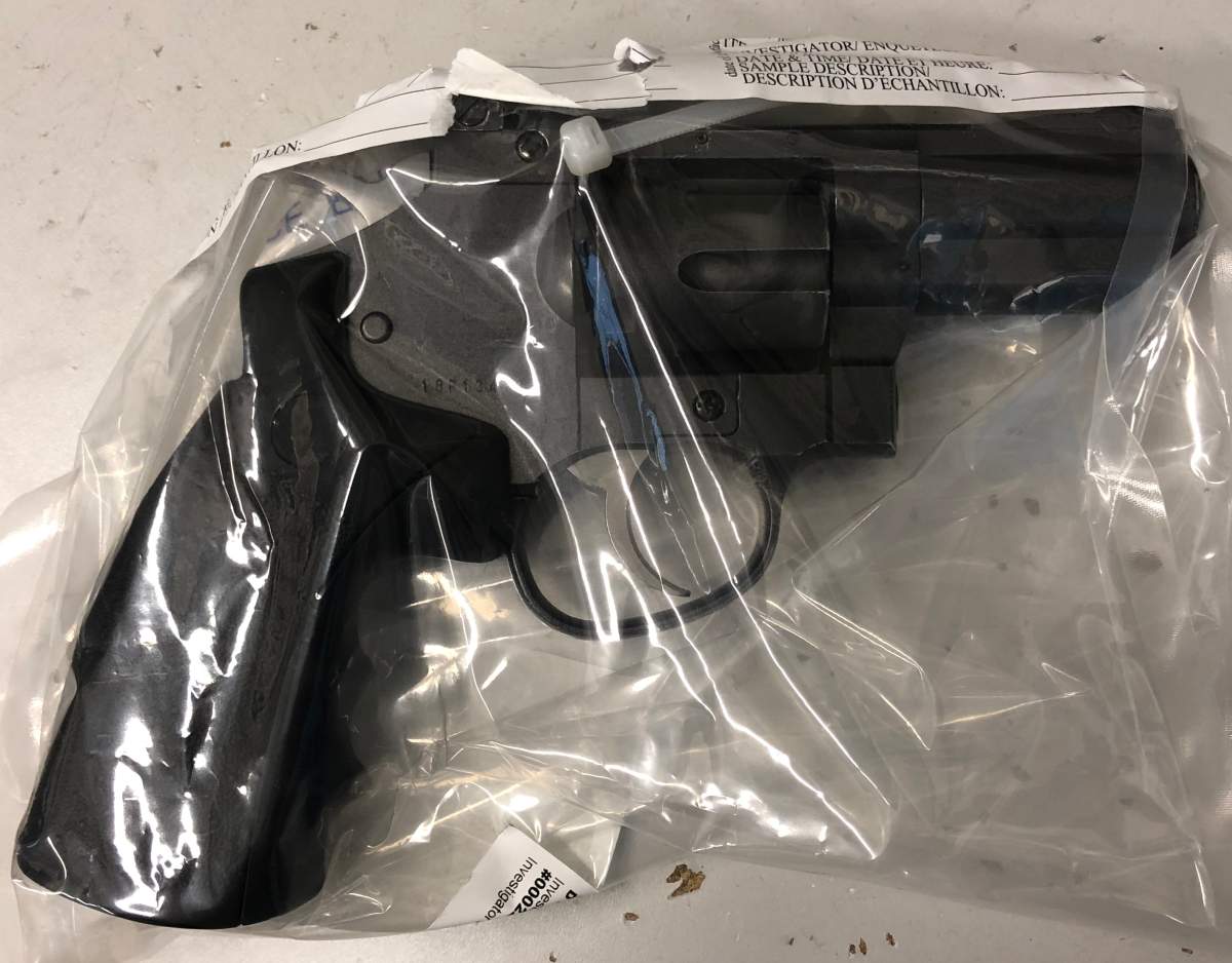Wanted man tries to flee from Portage RCMP, dumps loaded gun - image