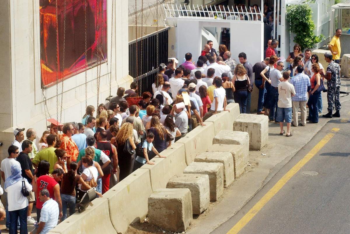 Canadian citizens queue up outside the Canadian embassy in Beirut, Lebanon Monday, July 17, 2006 hoping to be evacuated from the Lebanese capital. (AP Photo)