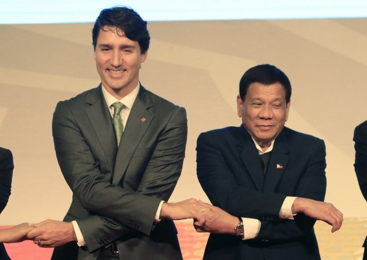 Justin Trudeau (left) and Philippine President Rodrigo Duterte (right) during ASEAN-Canada 40th anniversary summit in Manila, Nov. 14, 2017.