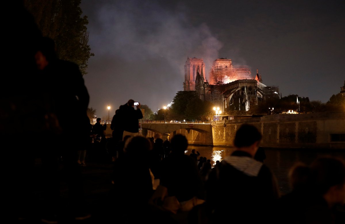 PHOTOS Notre Dame burned, and the faithful prayed for its survival