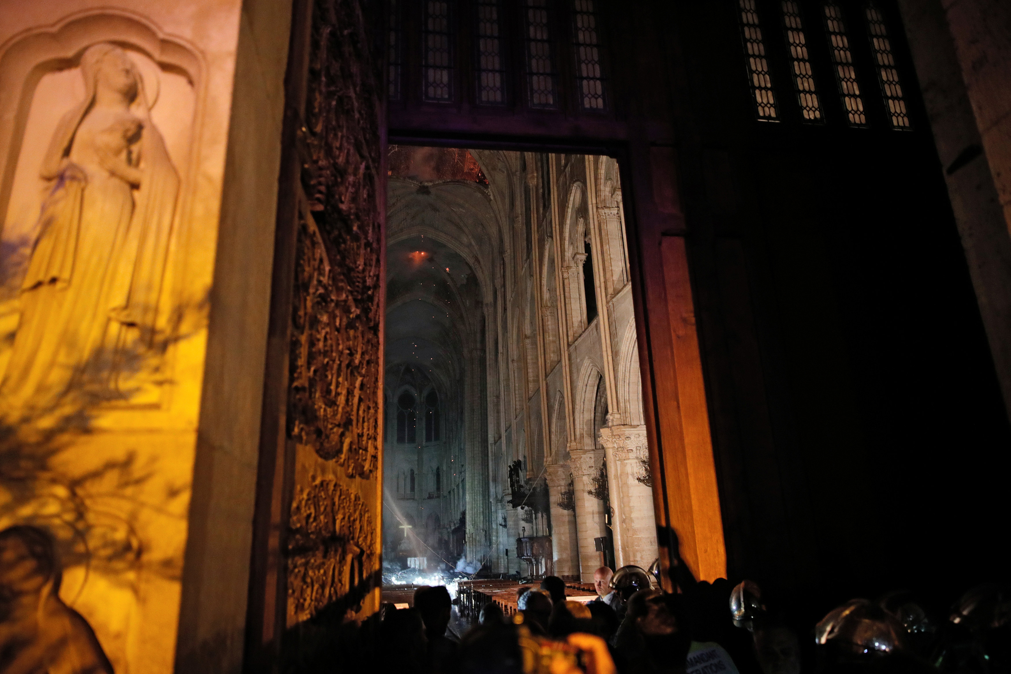 PHOTOS: Notre Dame Burned, And The Faithful Prayed For Its Survival ...