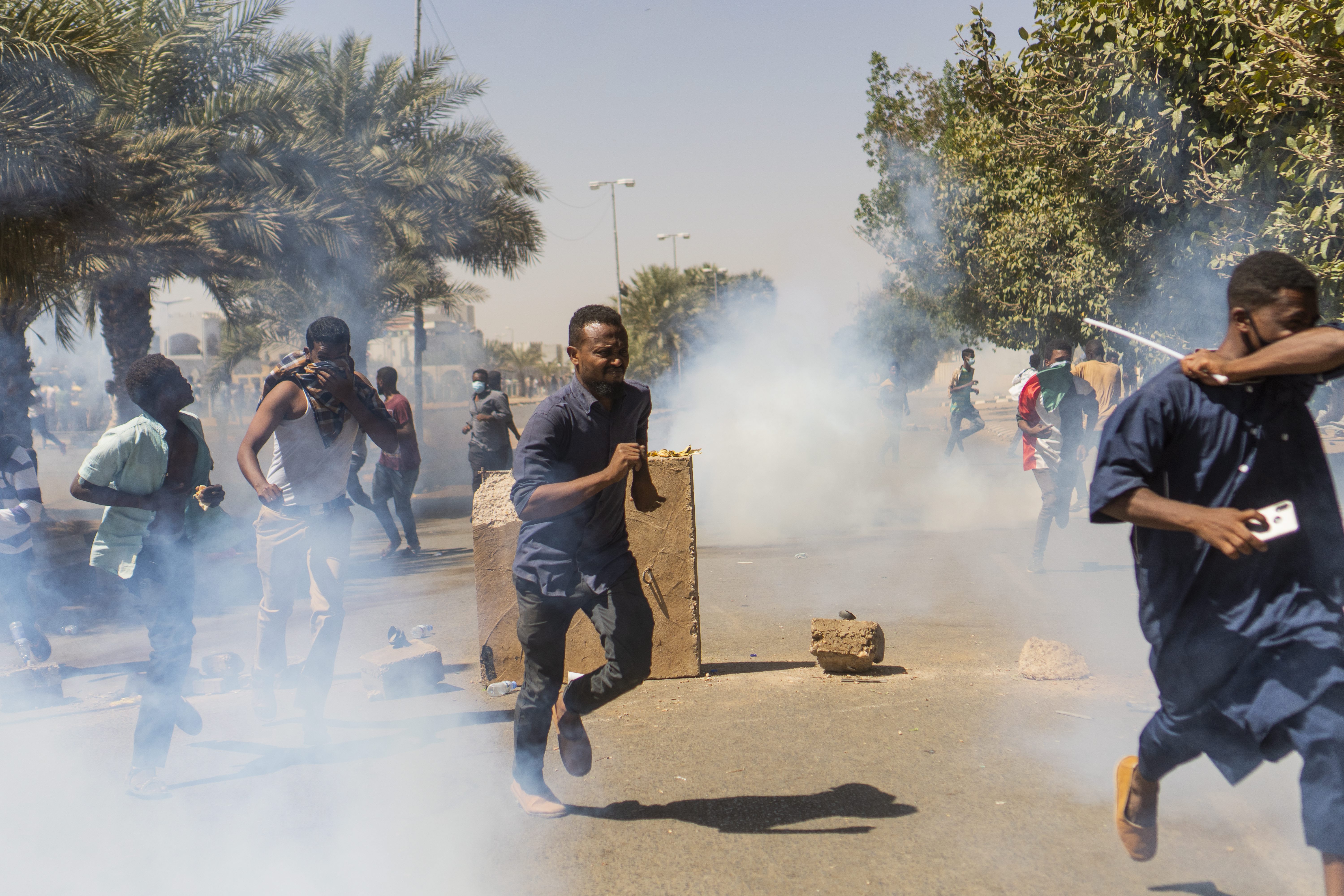 Army Reportedly Clashes With Riot Police During Anti Government Sit In   20901407 