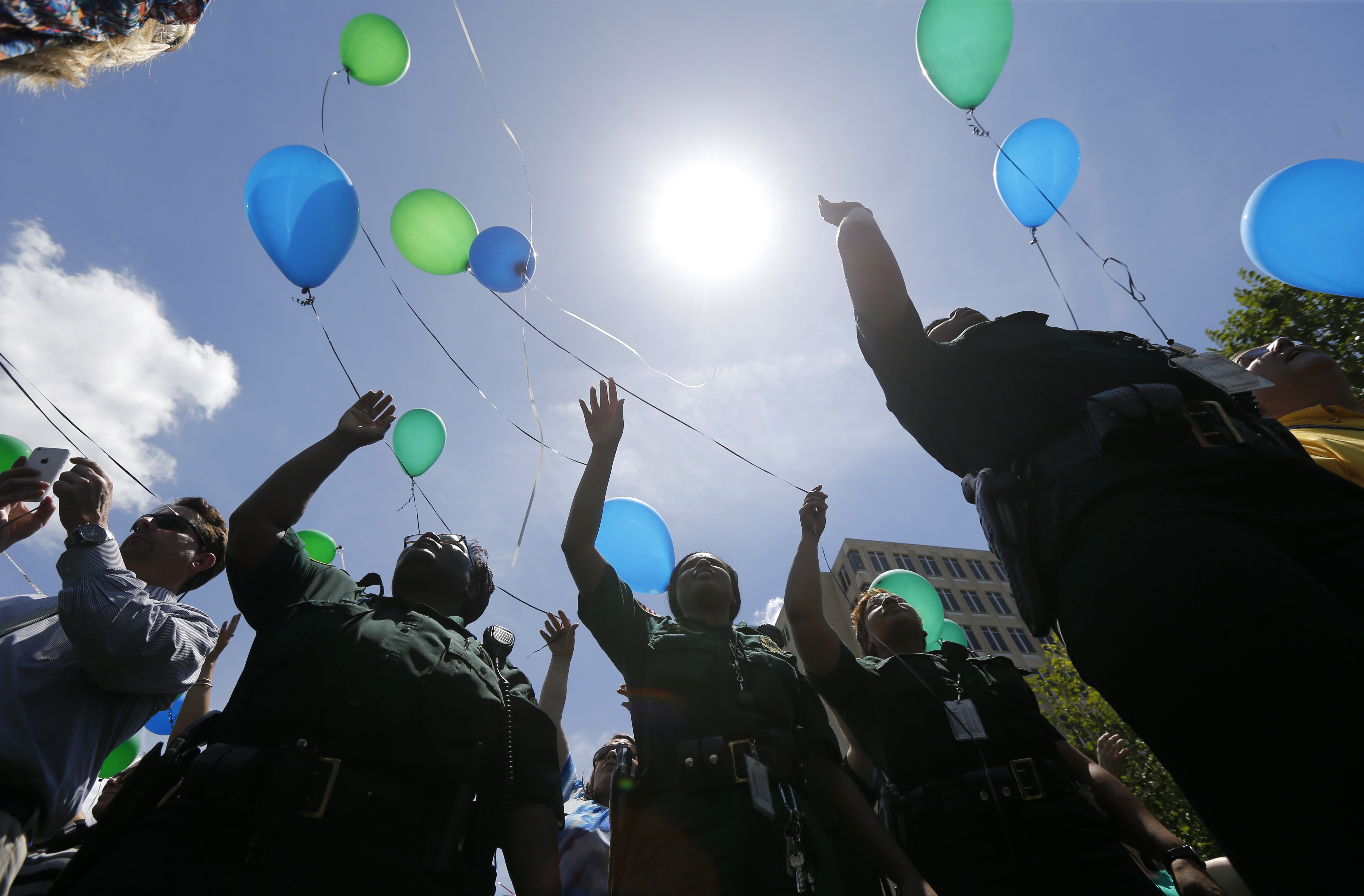 4 States Look To Ban Releasing Helium Balloons At Parties: ‘People Don ...