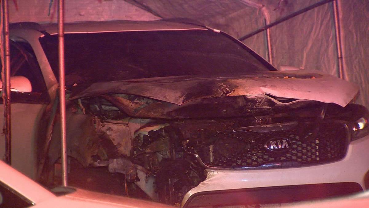 Two cars were set on fire in Ahuntsic-Cartierville.