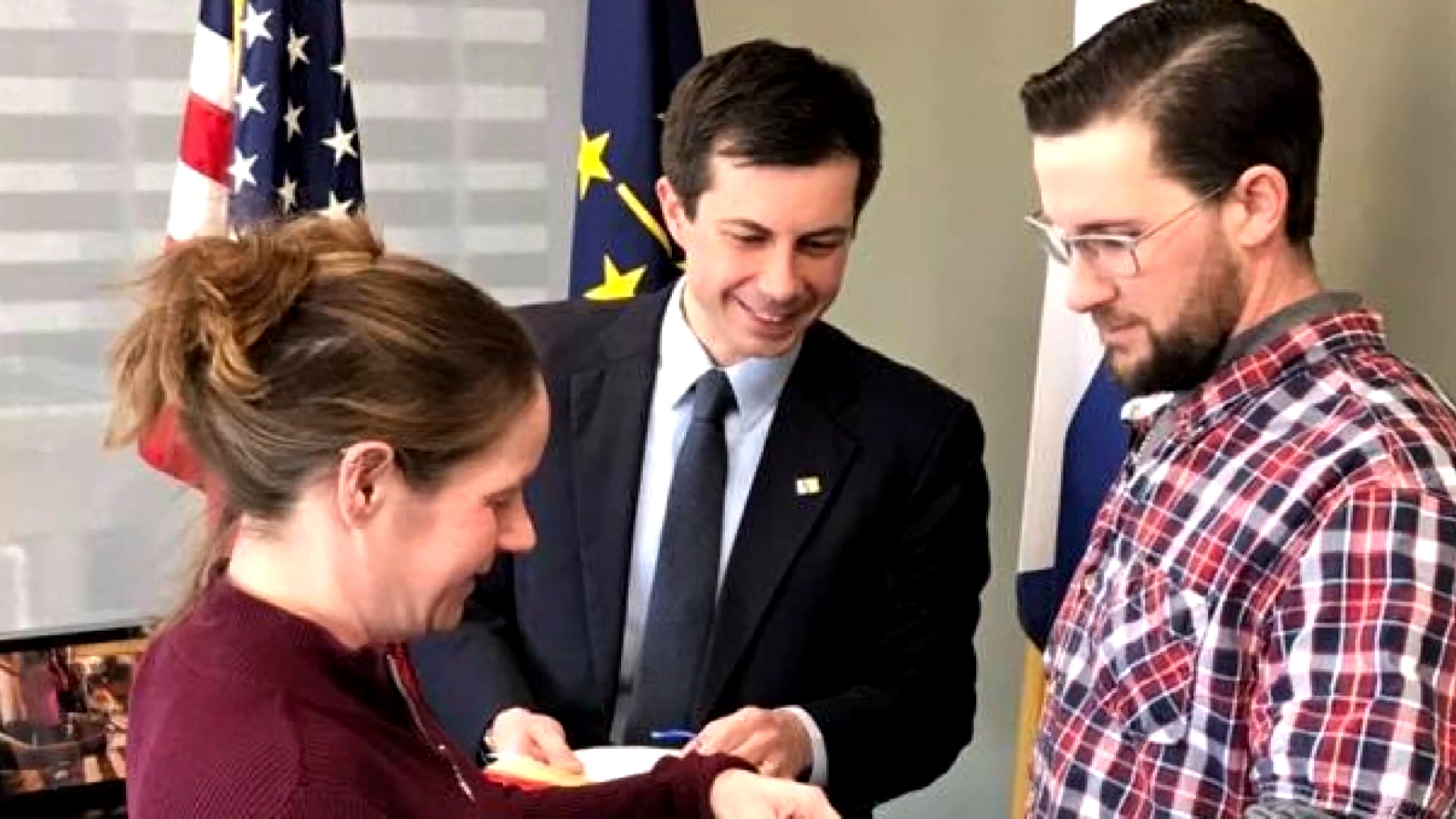 2020 U.S. Presidential Hopeful Pete Buttigieg Marries Couple Before ...