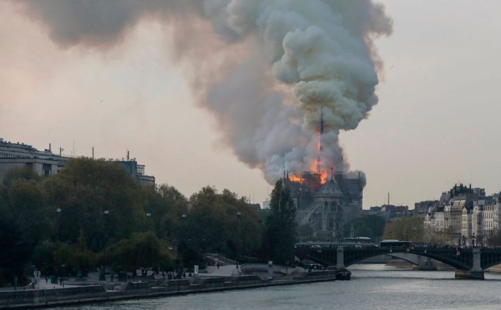 Smokes ascends as flames rise during a fire at the landmark Notre-Dame Cathedral in central Paris on April 15, 2019 afternoon. (FRANCOIS GUILLOT / AFP)