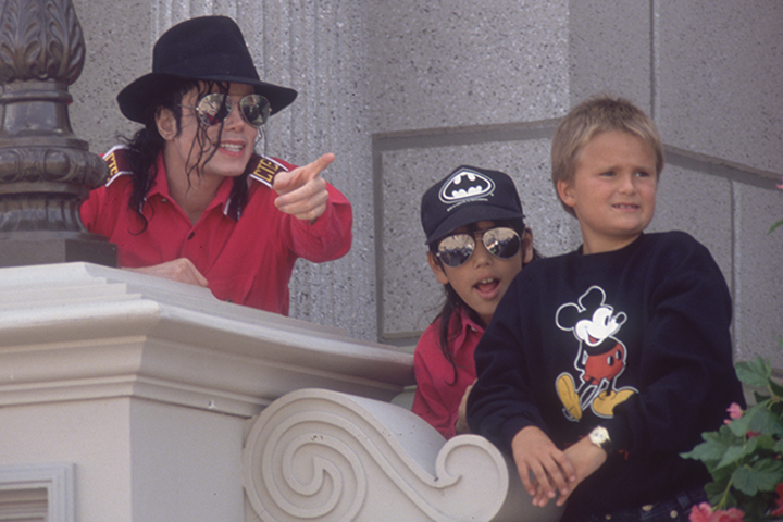 Michael Jackson visits Disneyland Paris with some of his young friends. For his visit, Jackson had the park closed to the public so he and his guests could enjoy it in privacy.