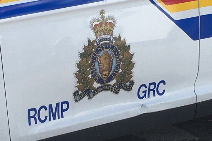 Driver flees after hit-and-run involving school bus in Peace River, Alta.