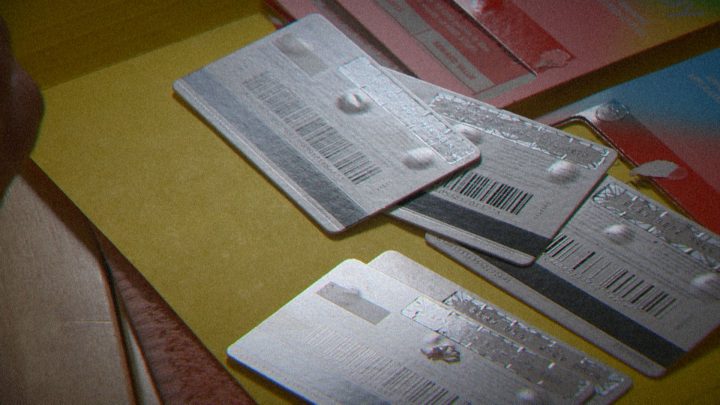 Calgarian scammed into buying $3,000 in gift cards